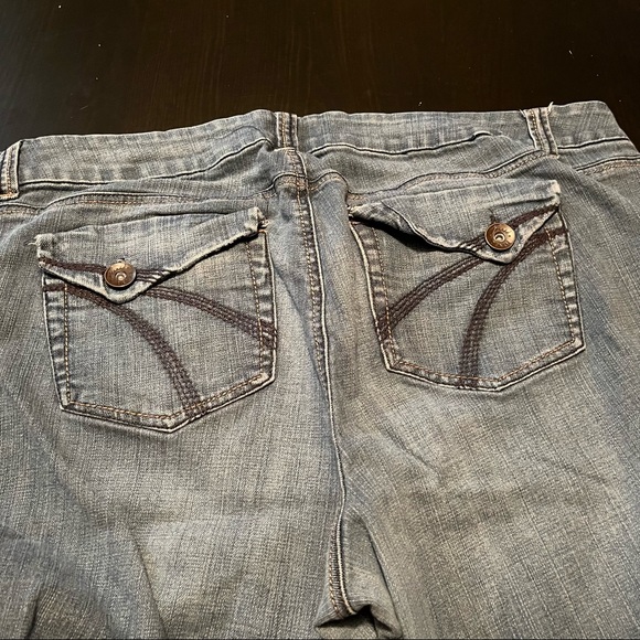 Light Blue Denim Rolled Bottom Torrid Shorts with Buttons on Back Pockets, 26 - Picture 5 of 7